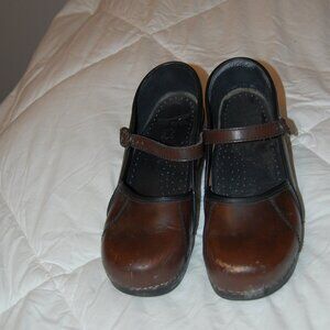 DANSKO # 3  Womens' Brown Mary Janes w/Seamed Top  Size 40